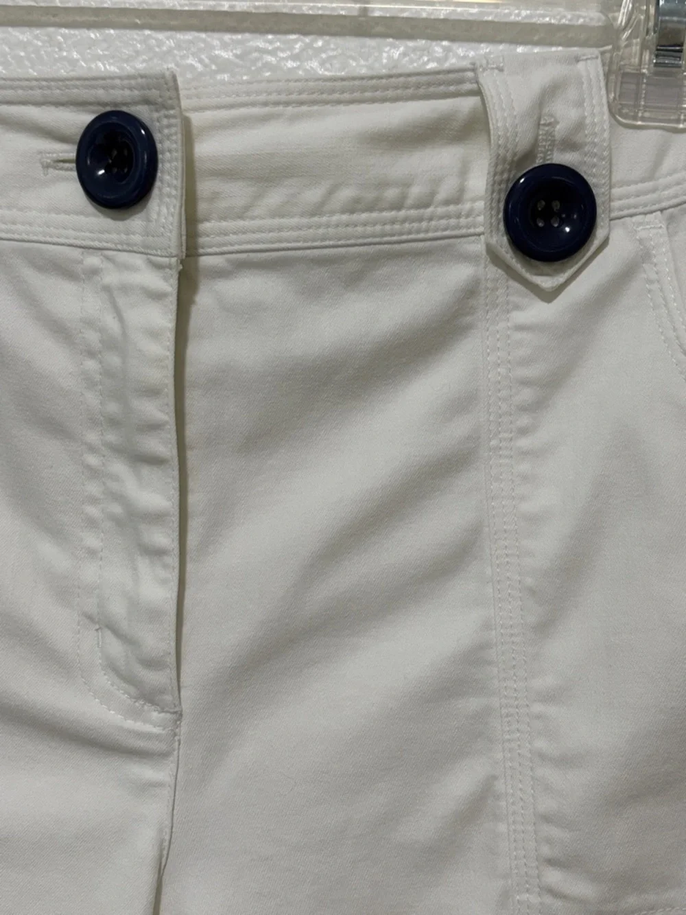 Talbots Capri Pants White Big Blue Button Detail Belt Loops Size 8 Five Pockets - Picture 7 of 13